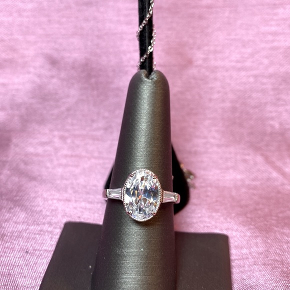 4 Piece Bella Luce White Diamond Simulant Jewelry Set - Picture 6 of 10